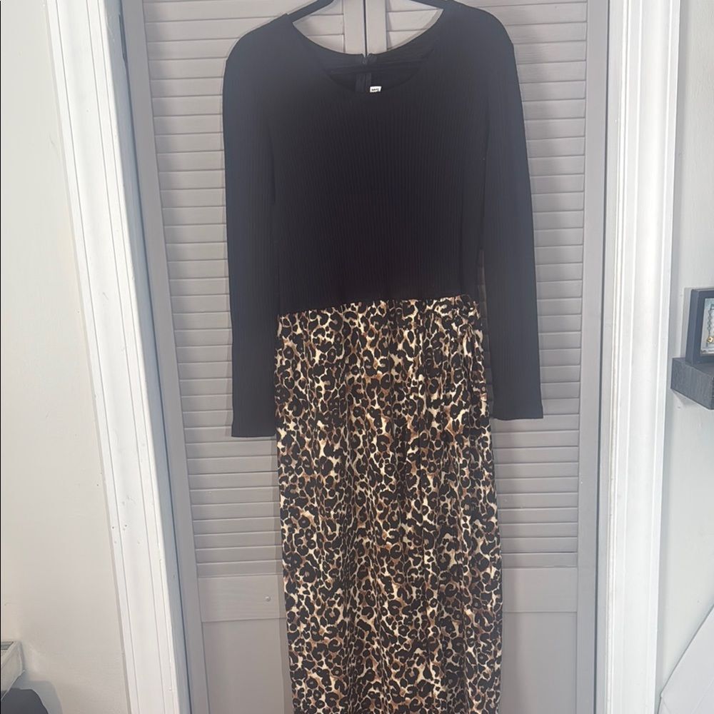 Robbie Bee Black and Leopard Long Sleeve Dress